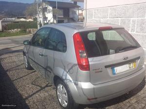 Ford Fiesta 1.4 tdci Janeiro/05 - à venda - Ligeiros