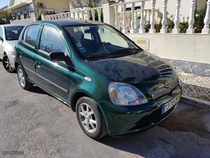 Toyota Yaris sol Setembro/99 - à venda - Ligeiros