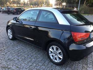 Audi A1 1.2 TFSI Março/12 - à venda - Ligeiros