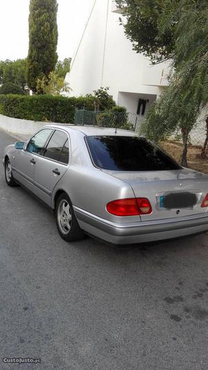 Mercedes-Benz E 220 Classic Março/96 - à venda - Ligeiros