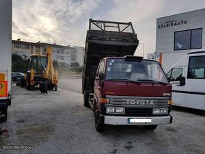 Toyota Dyna 250 Tri-basculante Fevereiro/95 - à venda -