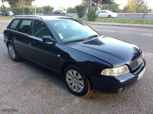 Audi A4 Avant 2.5 Aut-180cv Fevereiro/01 - à venda -