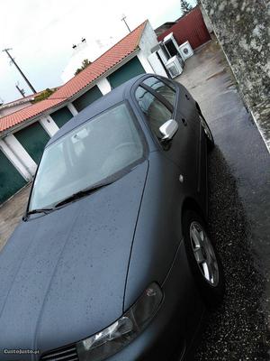 Seat Leon Leon 1.9 TDI Julho/01 - à venda - Ligeiros