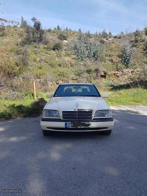 Mercedes-Benz C  lug  Junho/97 - à venda -