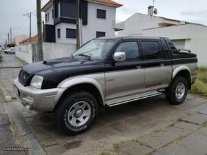 Mitsubishi Strakar 2.5 TD Sport Fevereiro/05 - à venda -