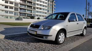 Skoda Fabia 1.4 MPi  kms Agosto/01 - à venda -