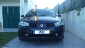 Renault Mégane Break 1.5 dCi Junho/05 - à venda - Ligeiros