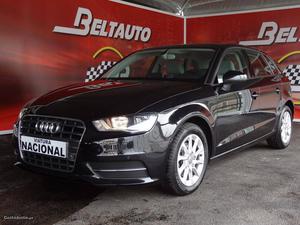 Audi A3 Sportback 1.6 TDI Dezembro/13 - à venda - Ligeiros