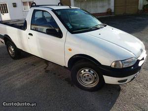 Fiat Strada 1.9 D Junho/02 - à venda - Pick-up/