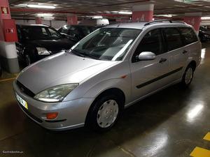 Ford Focus sw 1.4i Confort Março/01 - à venda - Ligeiros