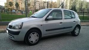 Renault Clio 1.2i-16v Março/02 - à venda - Ligeiros