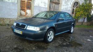 Skoda Octavia 1.6SR Março/99 - à venda - Ligeiros