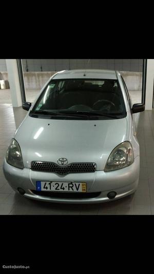 Toyota Yaris 1.0 vvti Abril/01 - à venda - Ligeiros