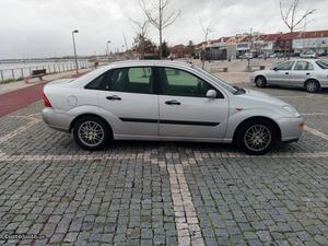 Ford Focus Ghia 1.6 GPL Fevereiro/00 - à venda - Ligeiros