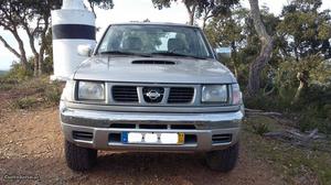 Nissan Navara D22 Outubro/01 - à venda - Pick-up/