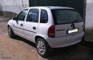 Opel Corsa 1.5 Diesel 5 Lugares Junho/95 - à venda -