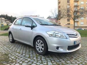 Toyota Auris D4d 1.4 cx6 Novembro/10 - à venda - Ligeiros