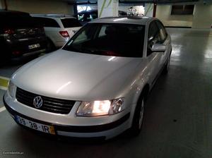 VW Passat 1.9TDI)110cv Maio/97 - à venda - Ligeiros