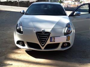 Alfa Romeo Giulietta 1.6 JTDm2 distintive Novembro/13 - à