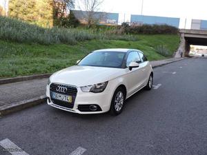 Audi A1 1.6 TDi Advance 90CV Outubro/11 - à venda -