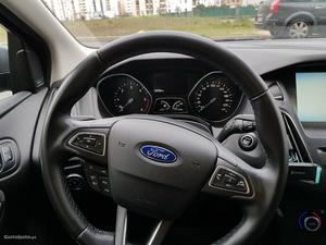 Ford Focus Titanium Agosto/15 - à venda - Ligeiros
