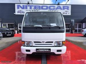 Nissan Cabstar 3.0 TD 7LUG Julho/01 - à venda - Comerciais