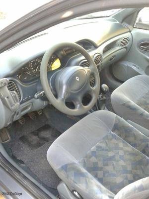 Renault Mégane 1.4e Maio/96 - à venda - Ligeiros