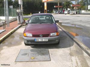 Opel Astra 1.4 SI Fevereiro/94 - à venda - Ligeiros