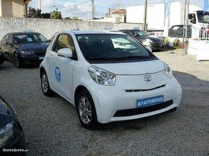 Toyota iQ 1.0 VTT-i AC Novembro/09 - à venda - Ligeiros