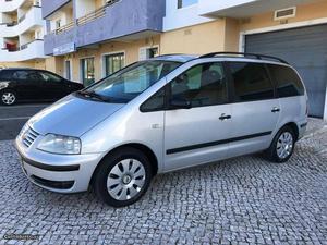 VW Sharan 1.9 TDi HighLine 7L Fevereiro/02 - à venda -