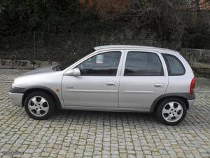 Opel Corsa v 156 km troco Março/99 - à venda -