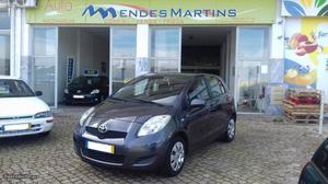 Toyota Yaris 1.0 VVT-I Confort Dezembro/10 - à venda -