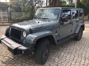 Jeep Wrangler Sahara  cv) Abril/16 - à venda -