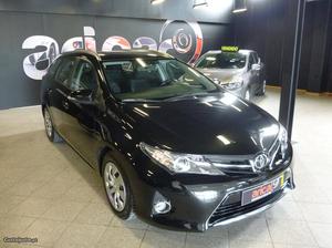 Toyota Auris 1.4 D4D ST Abril/14 - à venda - Ligeiros