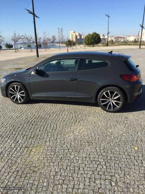 VW Scirocco 2.0 TDI Sport Novembro/15 - à venda - Ligeiros