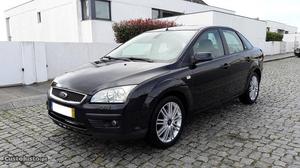 Ford Focus 1.6 Tdci Ghia Maio/06 - à venda - Ligeiros