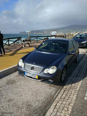 Mercedes-Benz C 220 SportCoupe Abril/05 - à venda -