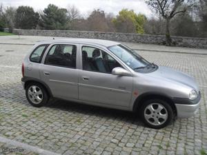 Opel Corsa v 156 km troco Março/99 - à venda -