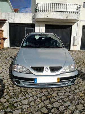 Renault Mégane cv Março/00 - à venda - Ligeiros