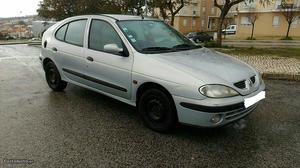 Renault Mégane v Abril/00 - à venda - Ligeiros