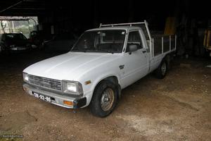 Toyota Hilux LN40 Fevereiro/82 - à venda - Pick-up/