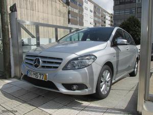 Mercedes-Benz B 180 CDI AVANGARDE BE Março/12 - à venda -