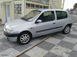 Renault Clio 1.2 Fevereiro/00 - à venda - Ligeiros