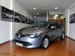 Renault Clio IV 1.5 dCi Confort Agosto/13 - à venda -