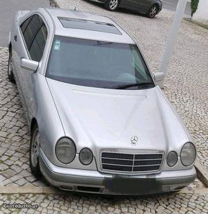 Mercedes-Benz E 220 Classic Março/96 - à venda - Ligeiros