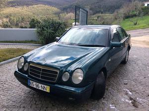Mercedes-Benz E 220 avantgarde Dezembro/95 - à venda -