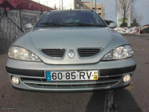 Renault Mégane v Junho/01 - à venda - Ligeiros