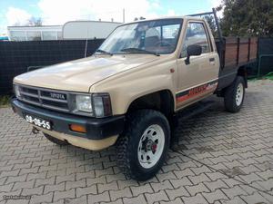 Toyota Hilux 4WD Setembro/89 - à venda - Ligeiros