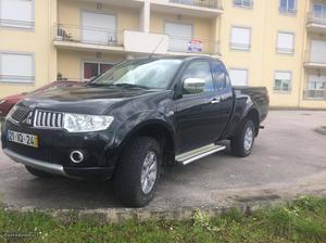 Mitsubishi L200 Sport-4x4 3L Maio/10 - à venda - Pick-up/