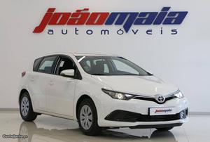 Toyota Auris 1.4 D-4D Active Dezembro/15 - à venda -